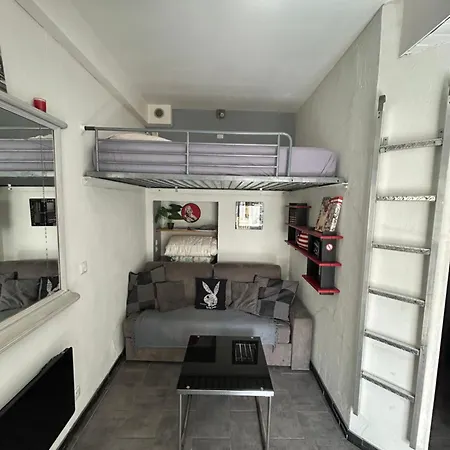 Beautiful With Courtyard, Parking And Optional Apartman