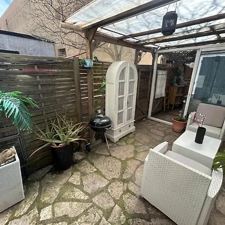 Beautiful With Courtyard, Parking And Optional Apartment Agde