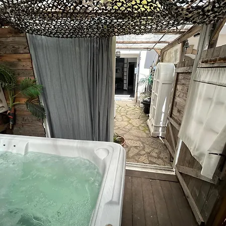 Beautiful With Courtyard, Parking And Optional *