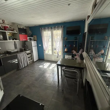 Beautiful With Courtyard, Parking And Optional * Agde