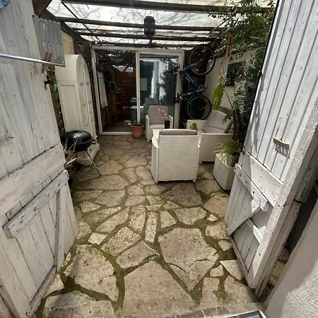 Beautiful With Courtyard, Parking And Optional 30e Per Day 아그