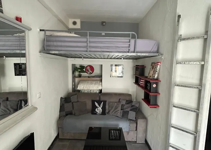 Beautiful With Courtyard, Parking And Optional Apartment