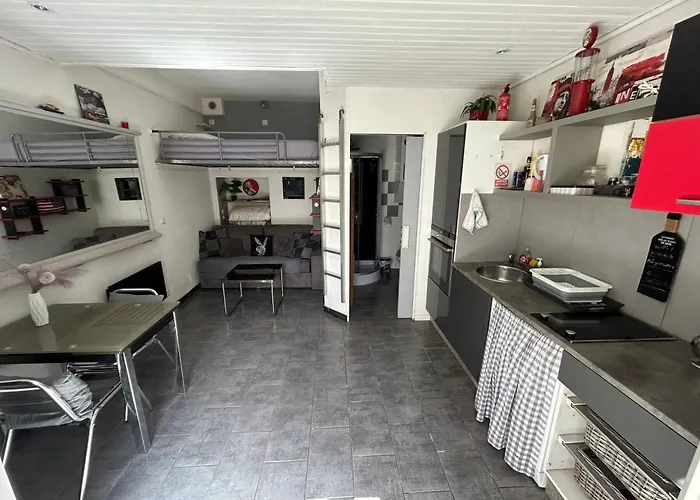 Beautiful With Courtyard, Parking And Optional Agde