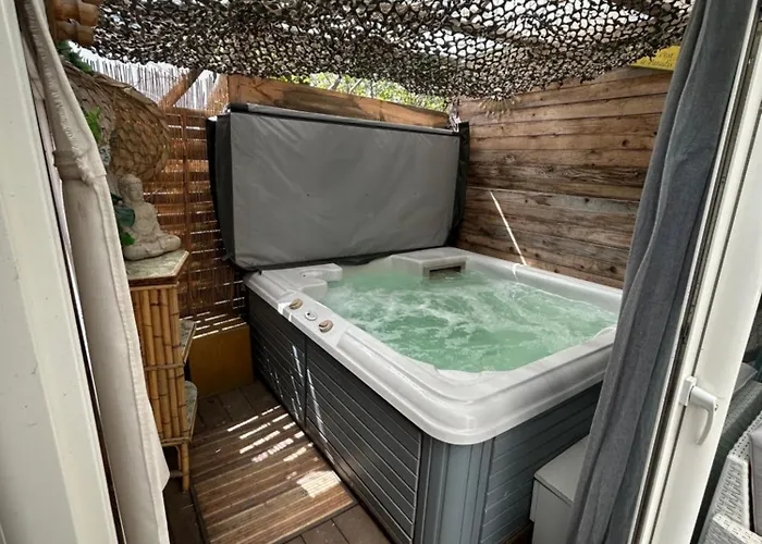 Apartman Beautiful With Courtyard, Parking And Optional Agde