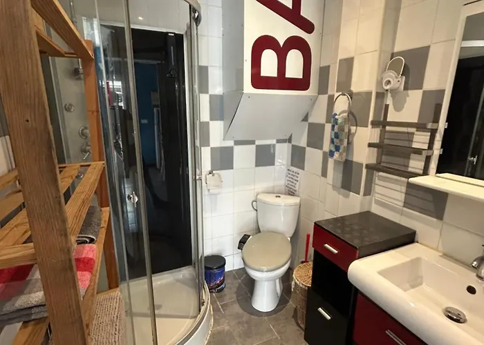 Beautiful With Courtyard, Parking And Optional Apartman *