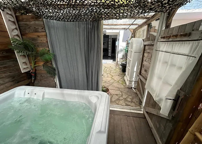 Beautiful With Courtyard, Parking And Optional *