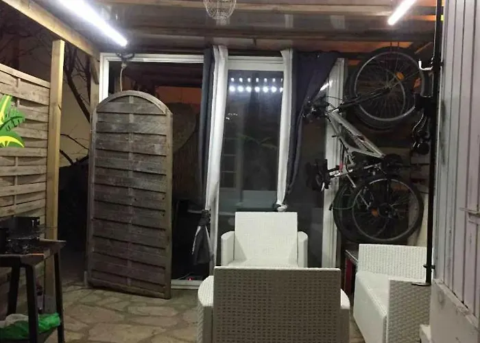 Beautiful With Courtyard, Parking And Optional *